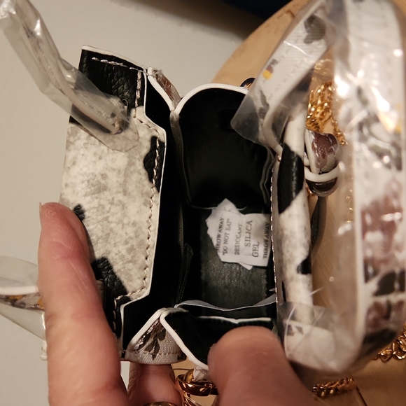 BP Crossbody with Chain - Picture 4 of 7